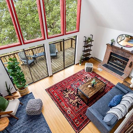 Modern Chalet Cabin W Hot Tub, Deck&Grill, & Wifi! Inwood Екстериор снимка