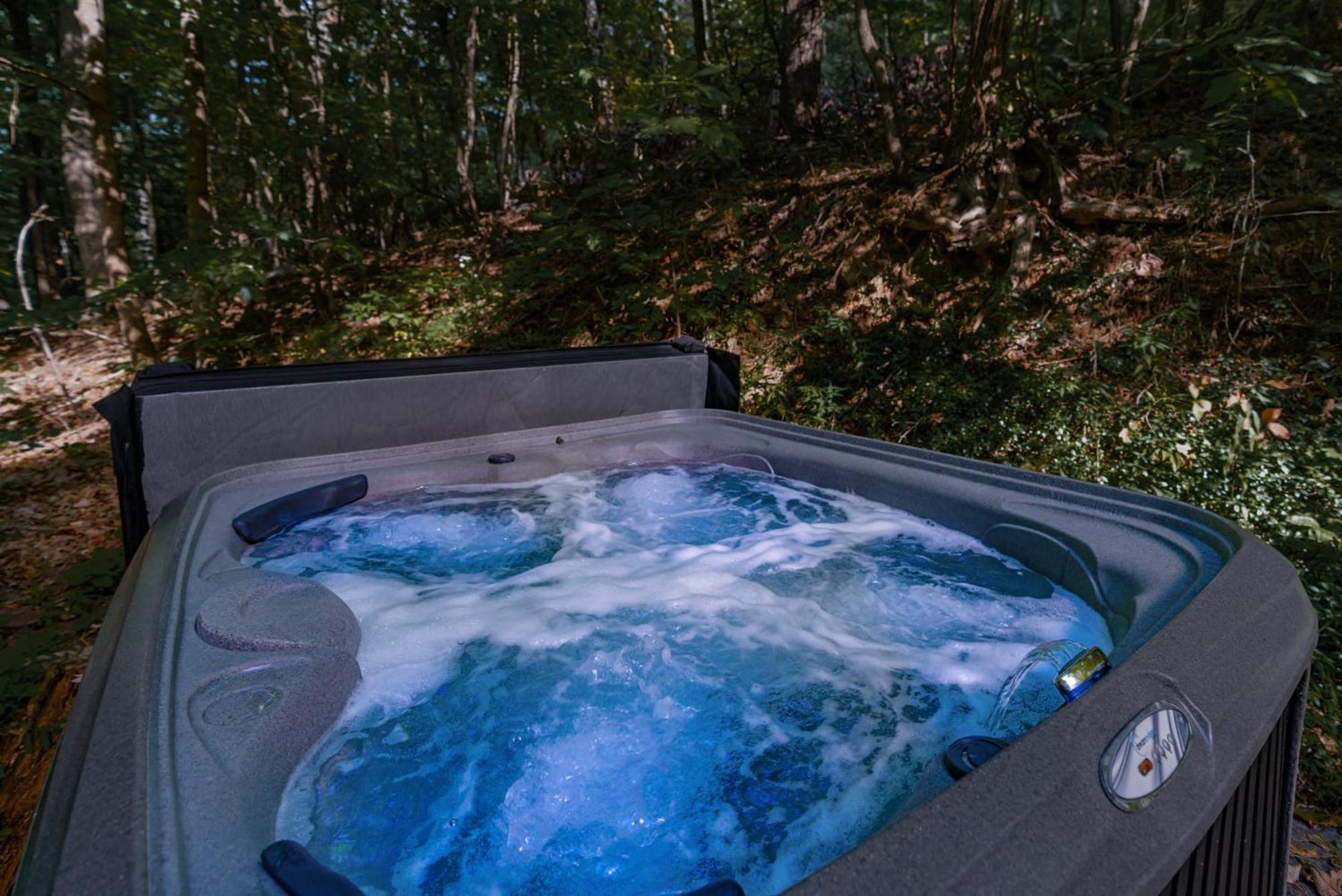 Modern Chalet Cabin W Hot Tub, Deck&Grill, & Wifi! Inwood Екстериор снимка
